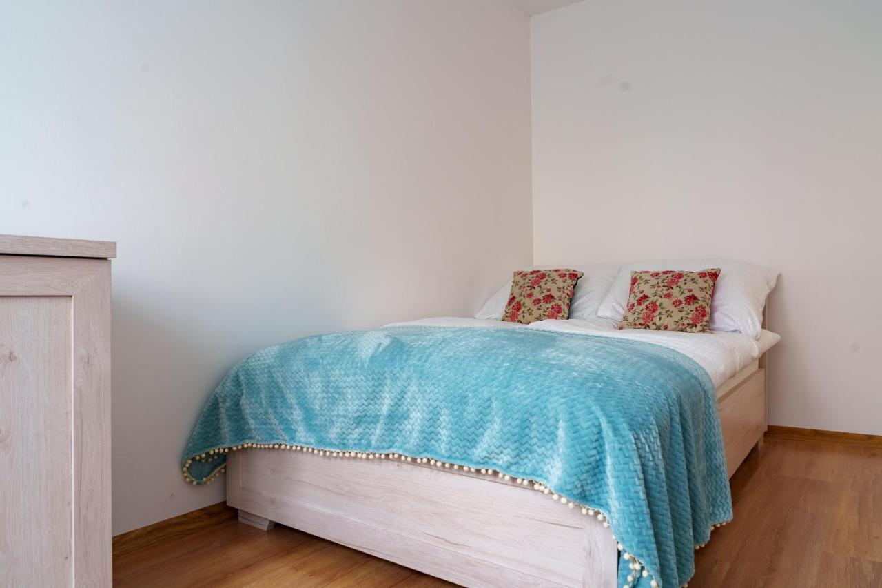 Apartament Pod Swierkiem - Pet Friendly - 2 Osobne Pokoje Dla Max 5 Osob - Space Apart يلينيا غورا المظهر الخارجي الصورة