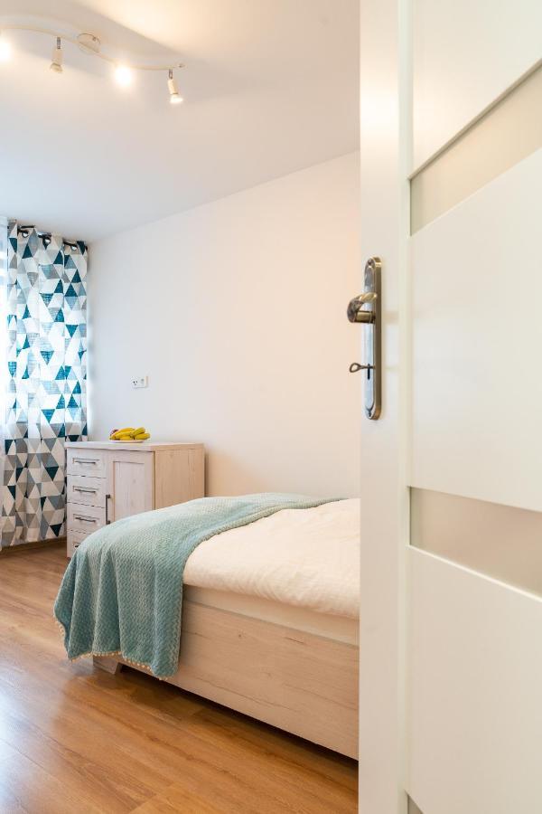 Apartament Pod Swierkiem - Pet Friendly - 2 Osobne Pokoje Dla Max 5 Osob - Space Apart يلينيا غورا المظهر الخارجي الصورة